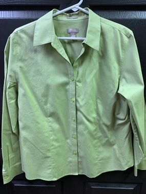 Chico’s Sage Green Button-Up Shirt. Women’s Size 2 (Chico’s sizing)